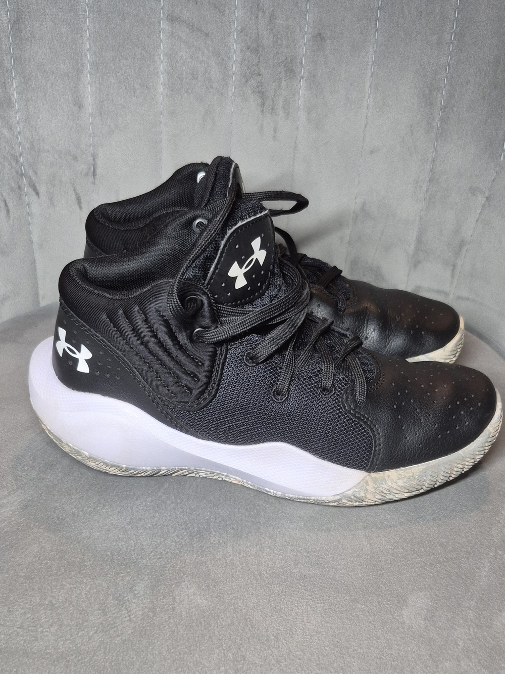 Under Armour Kids Basketball Shoes Black White Youth Size 4Y